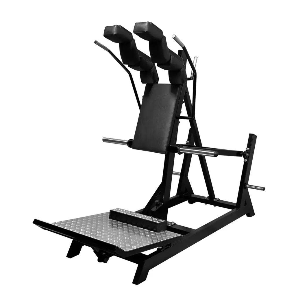 A side view of the Gym Machine R1 – Hack Squat highlights the angled back support and adjustable range of motion. The dual safety locking system ensures user security, while the plate-loaded resistance system provides customizable weight training. The compact design makes it an ideal gym equipment choice for home gyms and professional fitness centers.