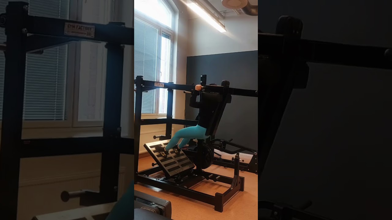 Gymfactory.eu / Pendulum Squat Machine (R3X-2)