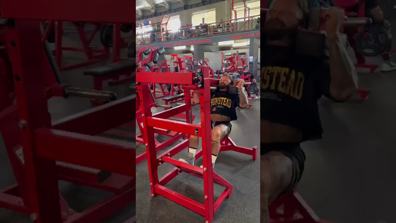 R3 Pendulum Squat Machine / www.gymfactory.eu