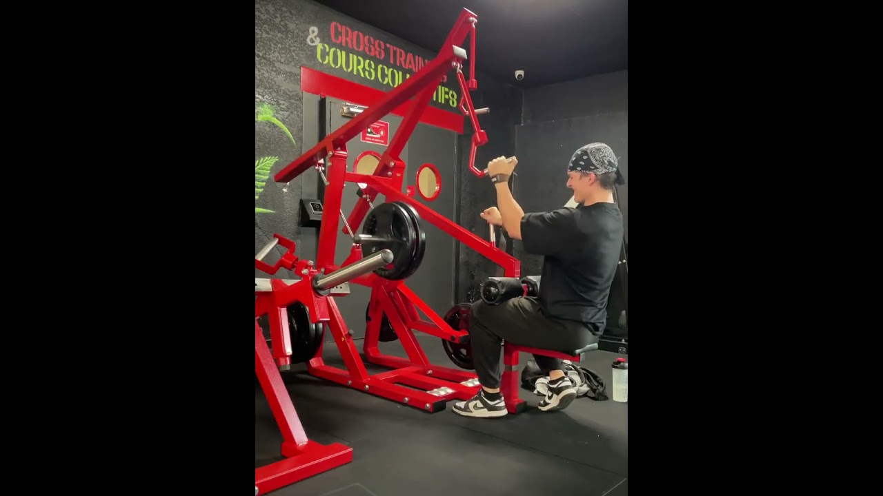 L8XX Lat Pulldown Machine / www.gymfactory.eu