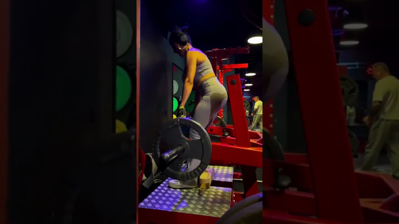 Gymfactory.eu / D8X Belt Squat Machine