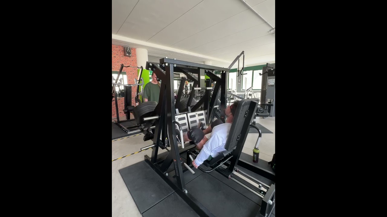 D4 Horizontal Leg Press Machine / www.gymfactory.eu