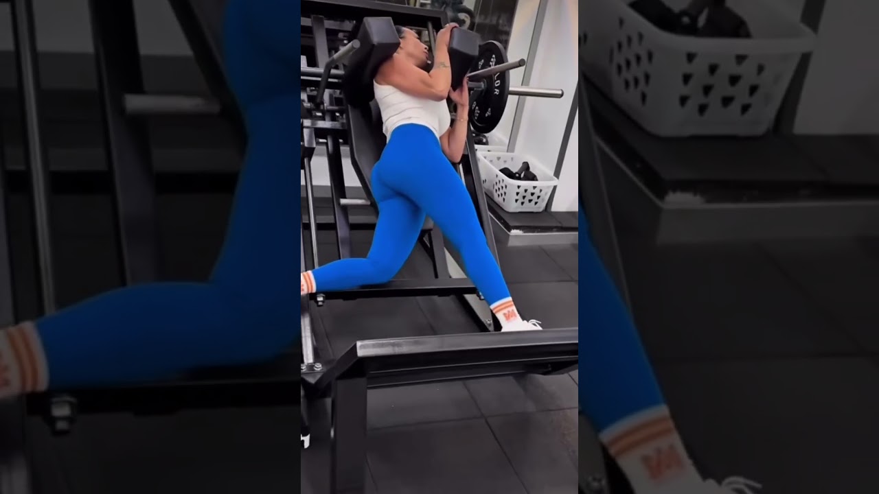 Gymfactory.eu / D1 Hack Squat Machine