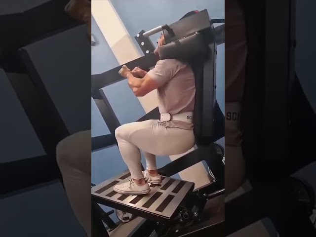 Gymfactory.eu / R3X Pendulum Squat Machine
