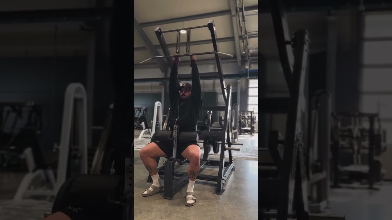 Gymfactory.eu / L8XXX Lat Pulldown Machine