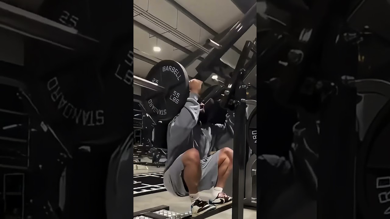 www.gymfactory.eu / R2 Leverage Squat Machine