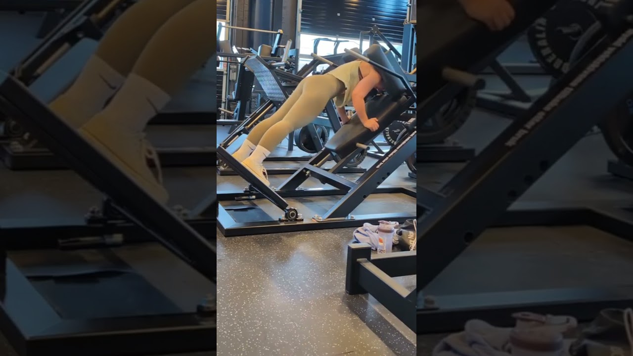 Gymfactory.eu / D1X Hack Squat Machine